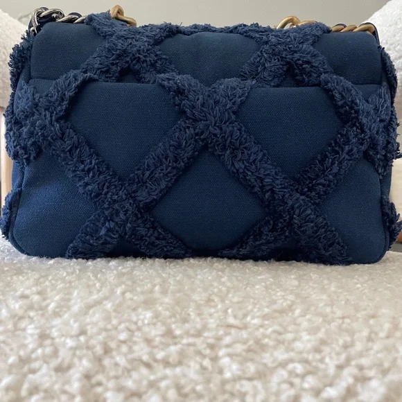 Chanel 19 Flap (Medium) - Picture 4 of 5